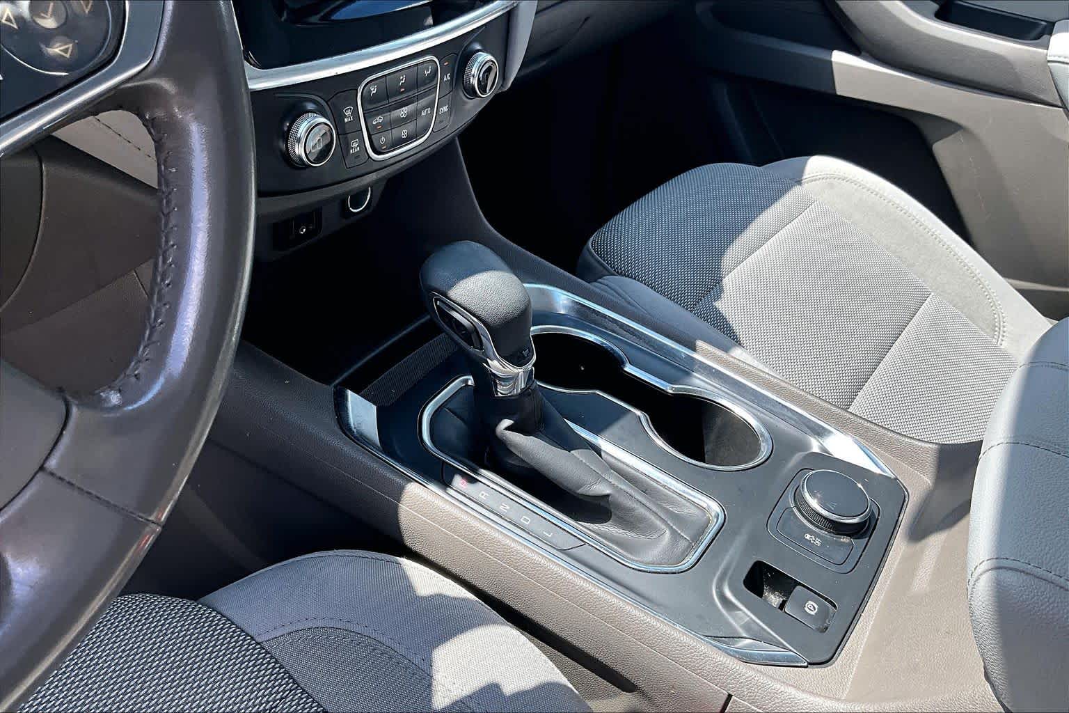 2021 Chevrolet Traverse LT Cloth Iridescent Pearl Tricoat at Lexus Southwest Houston