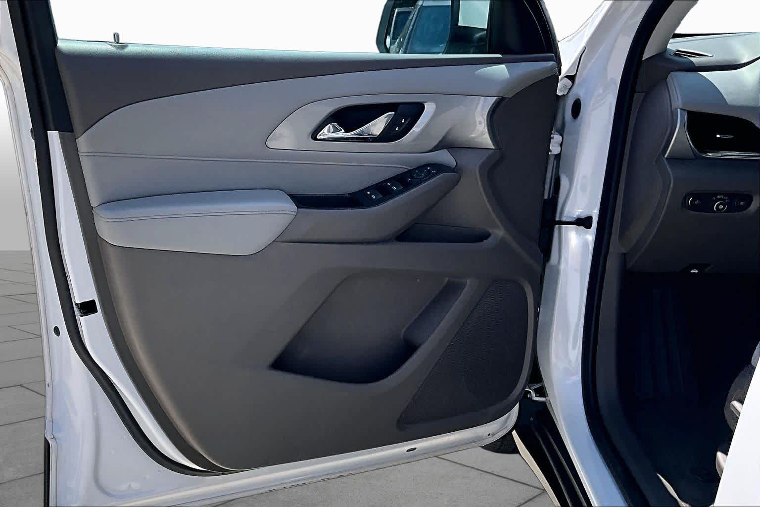 2021 Chevrolet Traverse LT Cloth Iridescent Pearl Tricoat at Lexus Southwest Houston