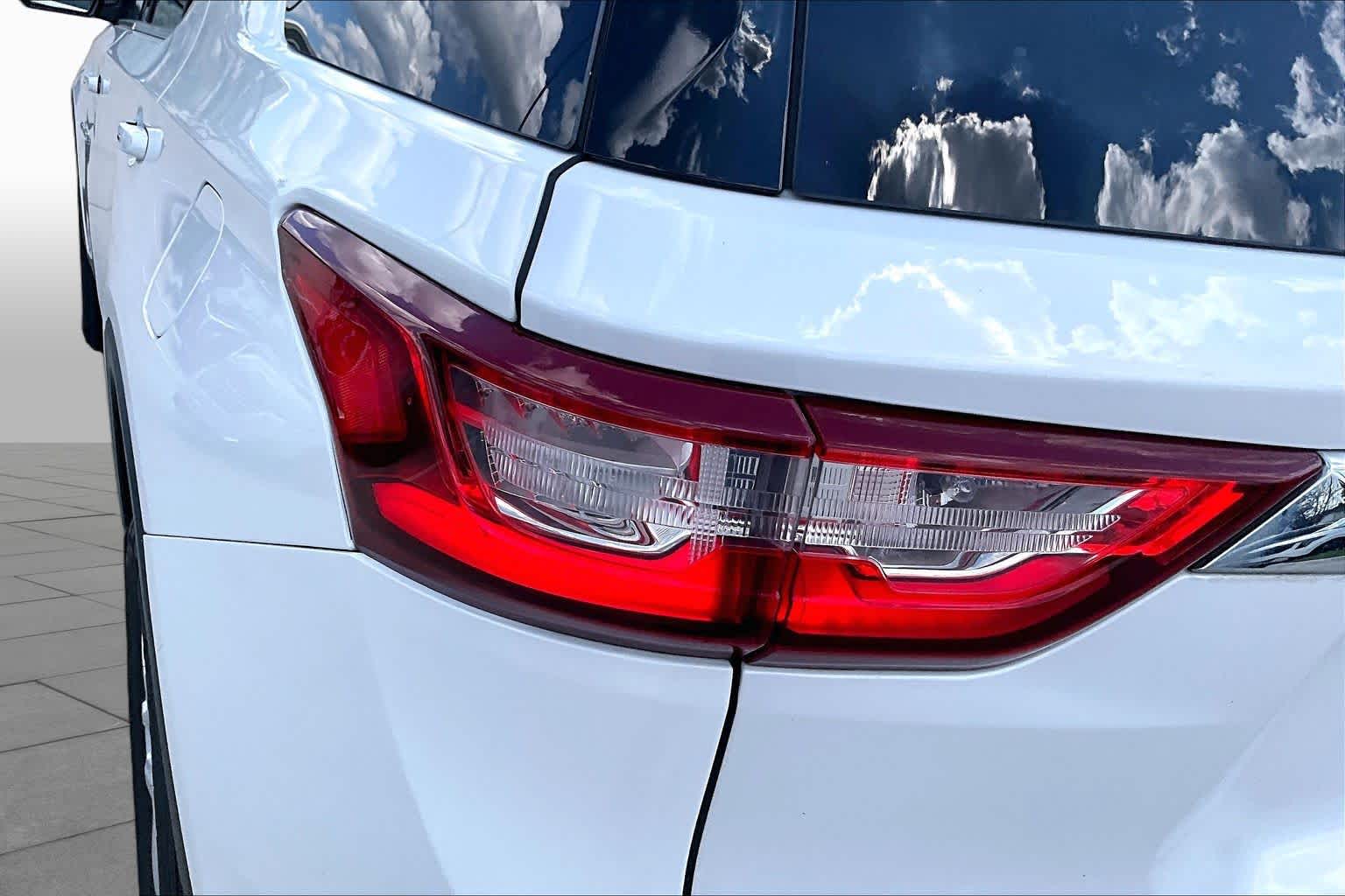 2021 Chevrolet Traverse LT Cloth Iridescent Pearl Tricoat at Lexus Southwest Houston
