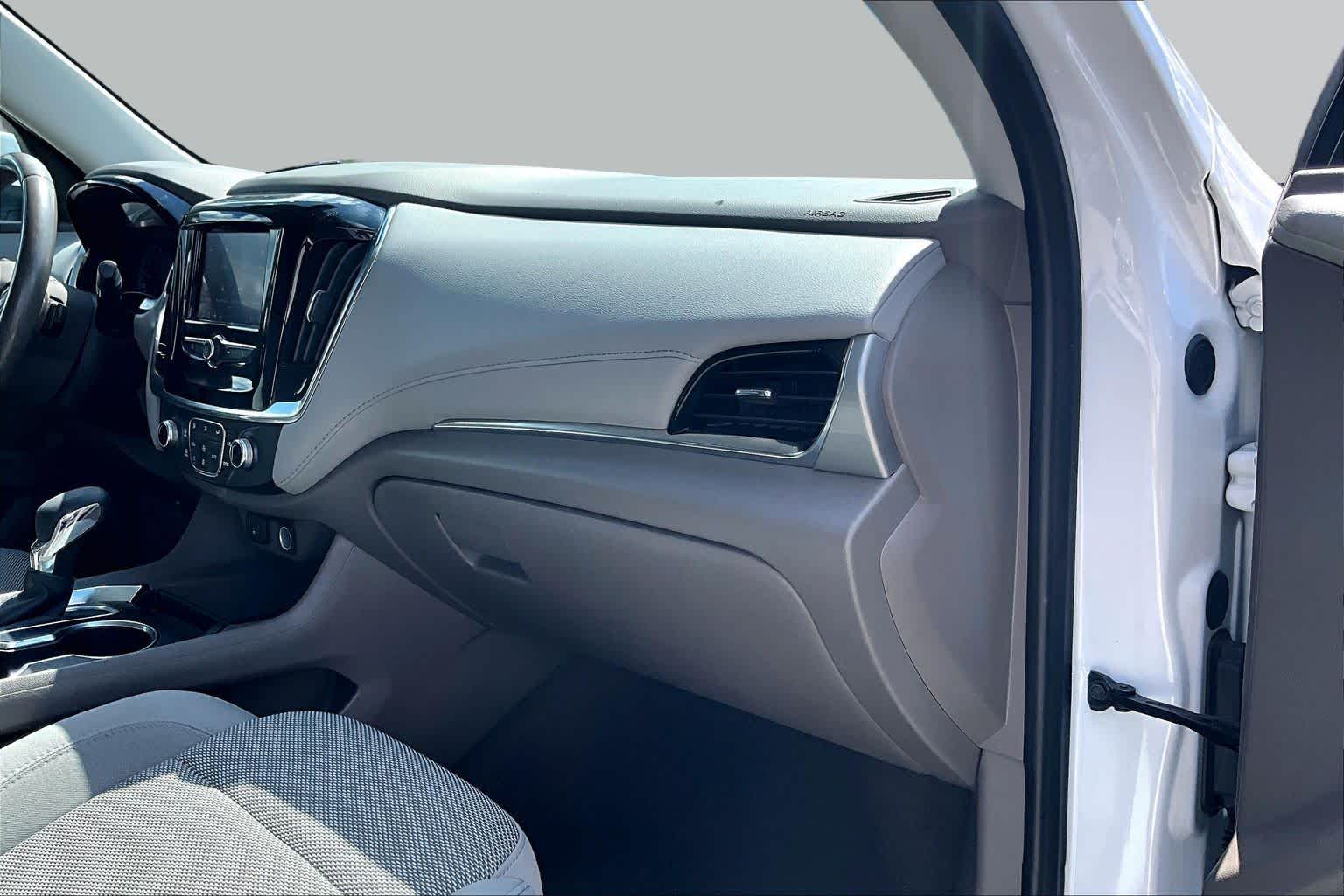 2021 Chevrolet Traverse LT Cloth Iridescent Pearl Tricoat at Lexus Southwest Houston