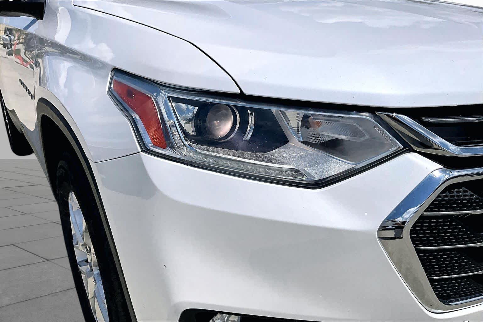 2021 Chevrolet Traverse LT Cloth Iridescent Pearl Tricoat at Lexus Southwest Houston
