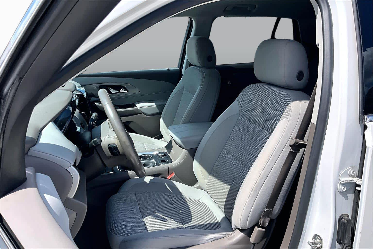 2021 Chevrolet Traverse LT Cloth Iridescent Pearl Tricoat at Lexus Southwest Houston