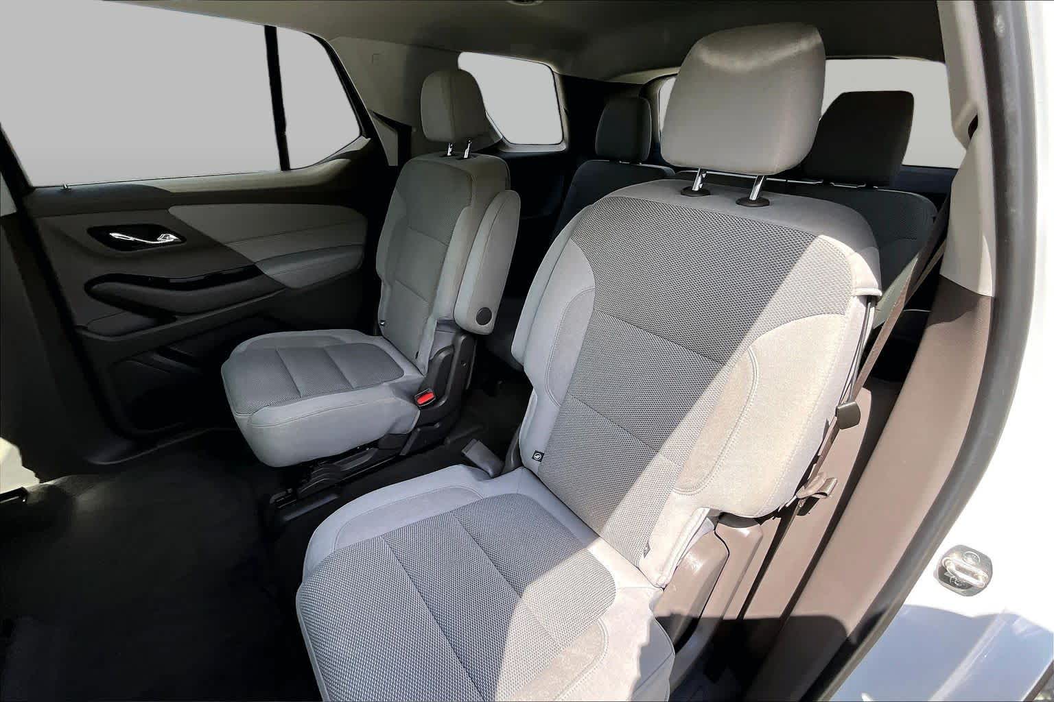 2021 Chevrolet Traverse LT Cloth Iridescent Pearl Tricoat at Lexus Southwest Houston