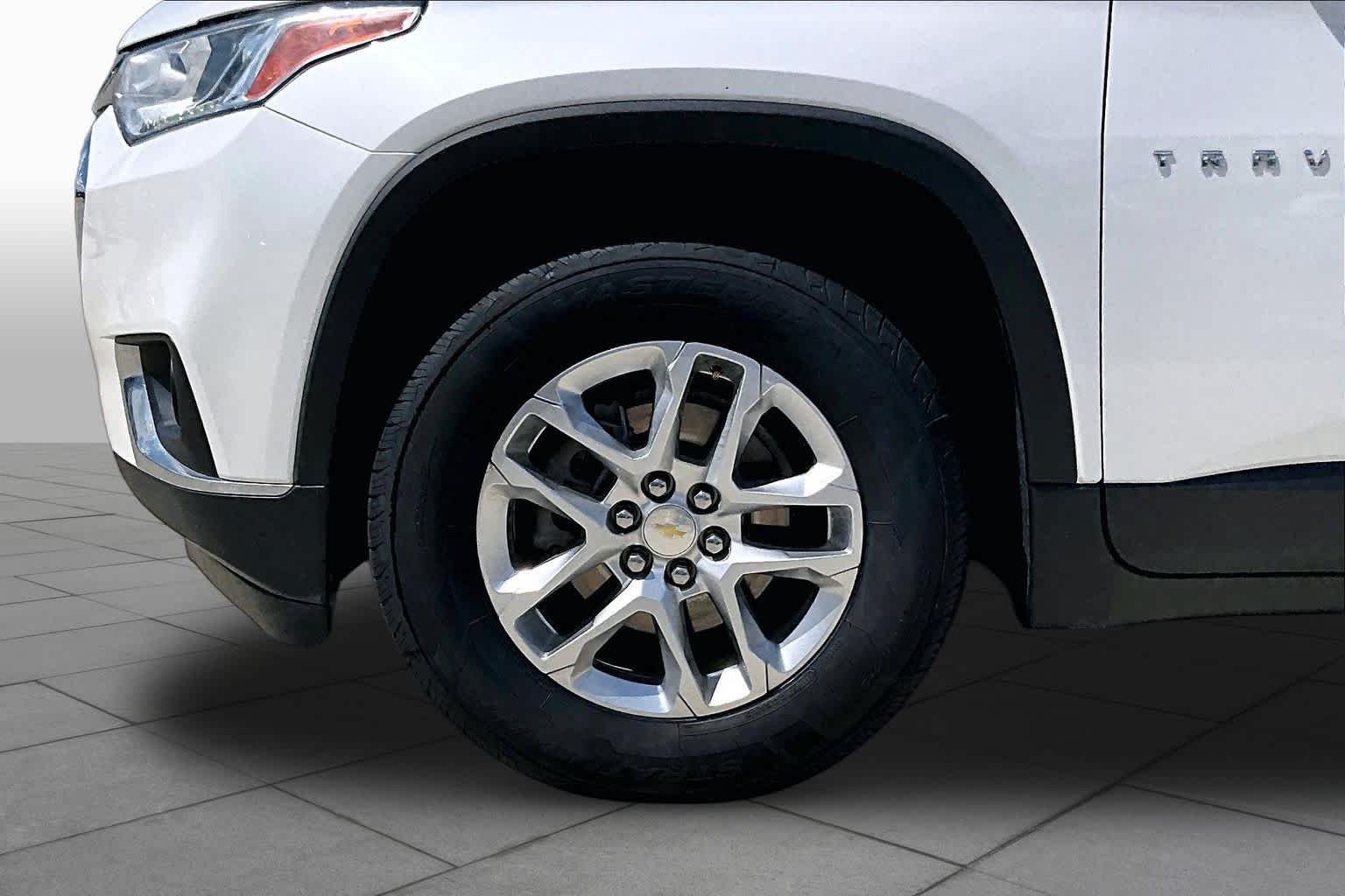2021 Chevrolet Traverse LT Cloth Iridescent Pearl Tricoat at Lexus Southwest Houston