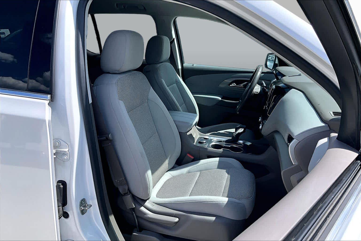 2021 Chevrolet Traverse LT Cloth Iridescent Pearl Tricoat at Lexus Southwest Houston