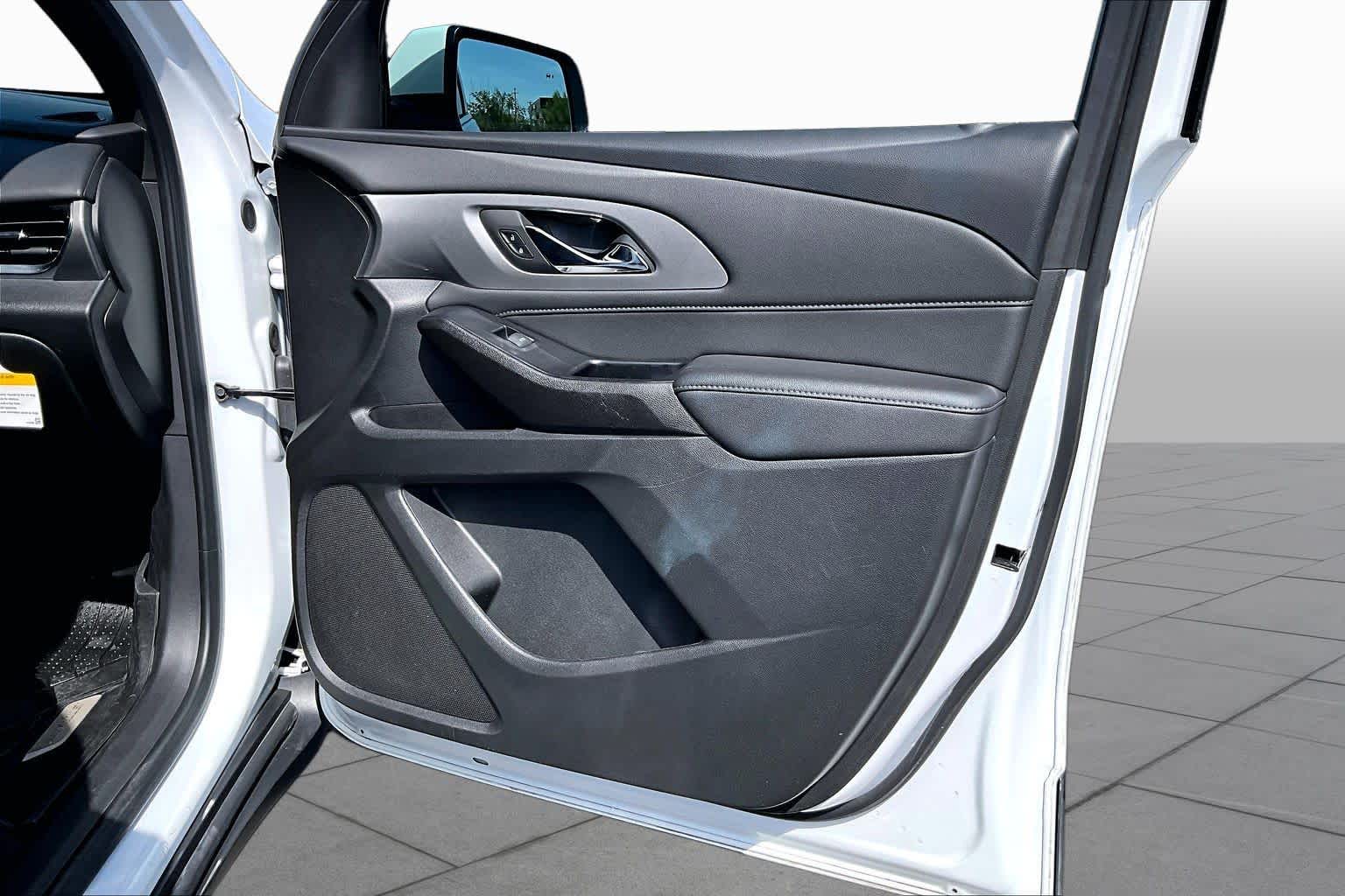 2023 Chevrolet Traverse photo 42 of 72