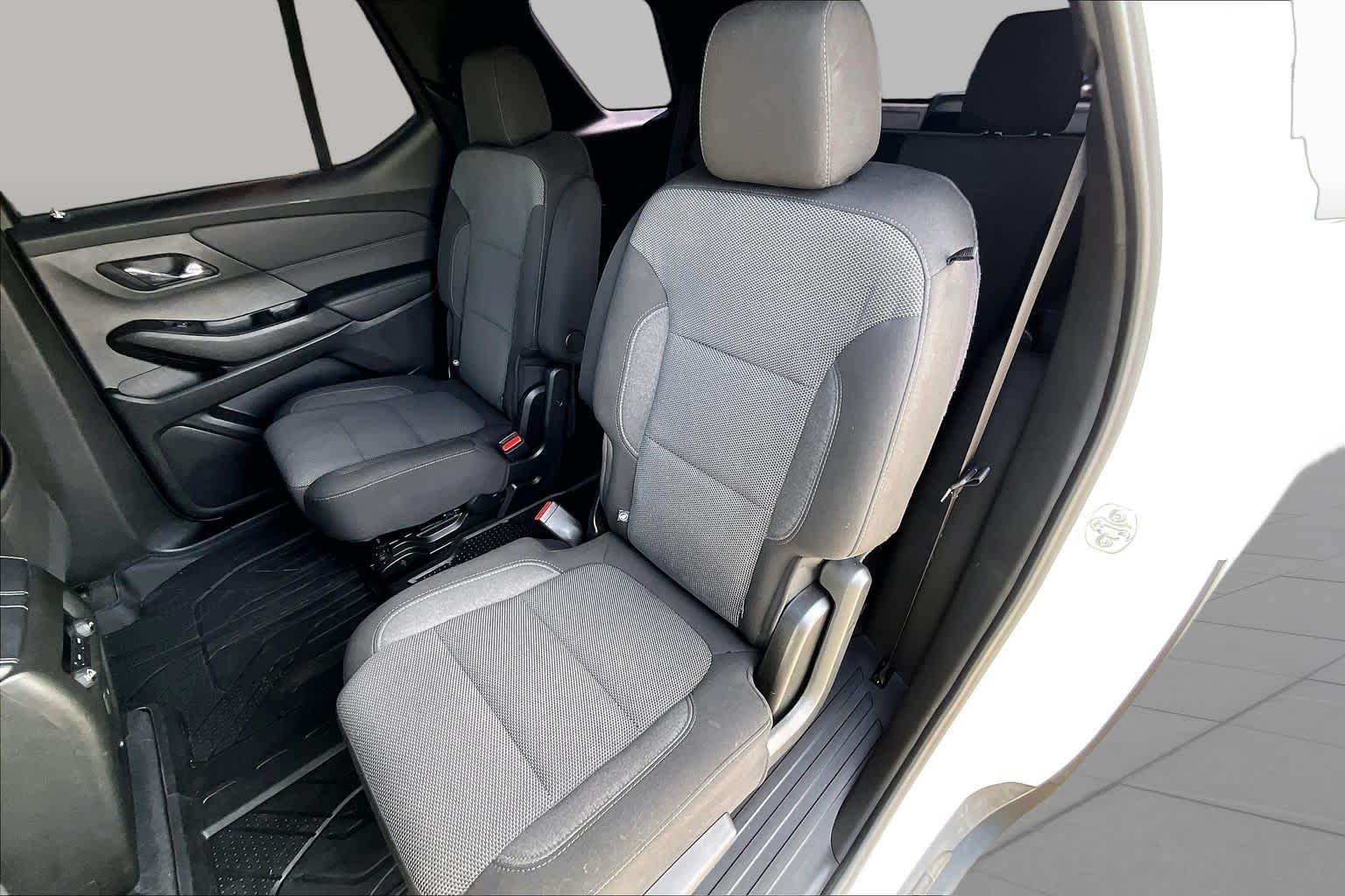 2023 Chevrolet Traverse photo 36 of 72