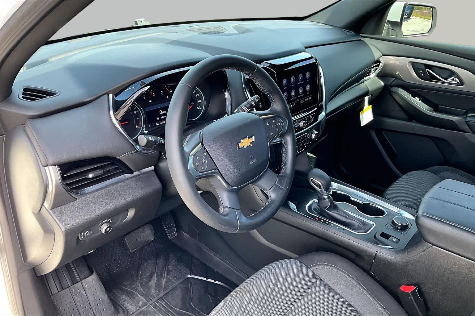 2023 Chevrolet Traverse photo 32 of 72