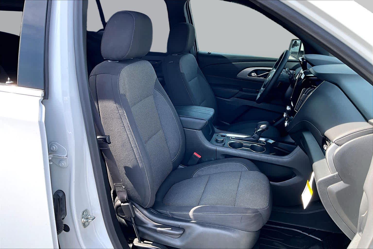2023 Chevrolet Traverse photo 16 of 72