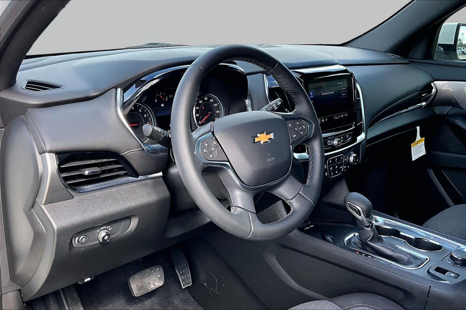 2023 Chevrolet Traverse photo 35 of 72