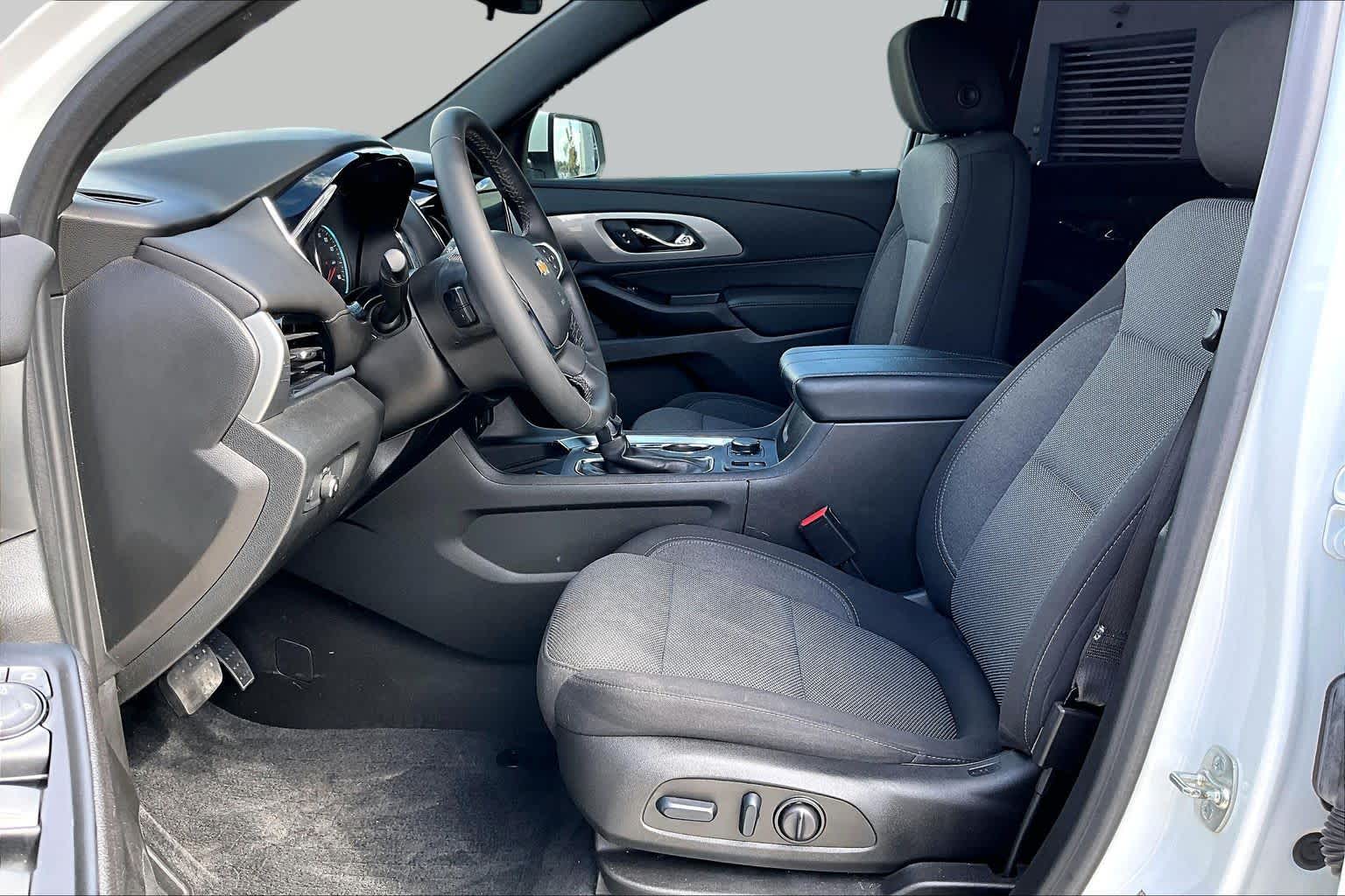 2023 Chevrolet Traverse photo 15 of 72