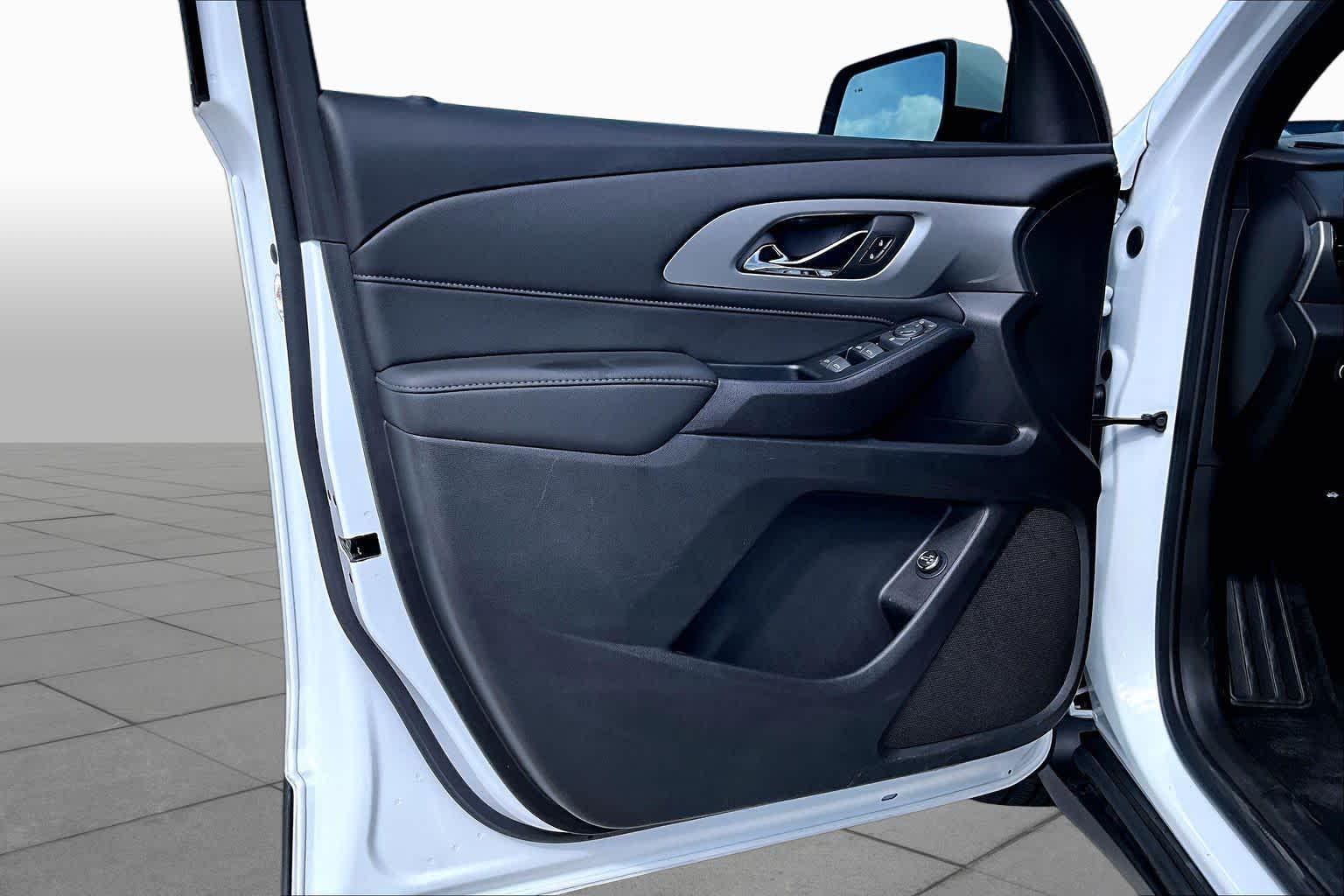 2023 Chevrolet Traverse photo 43 of 72