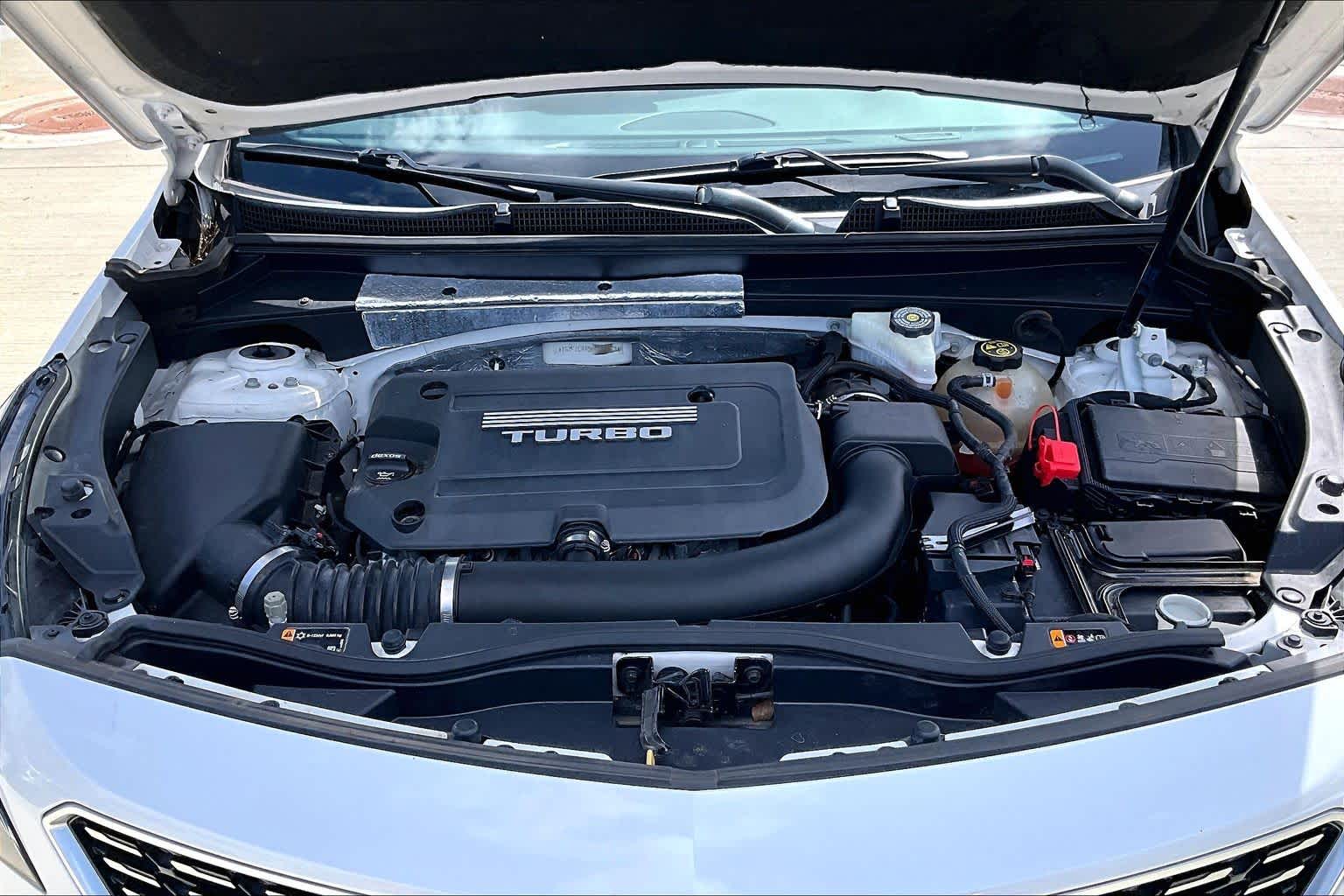 2019 Cadillac XT4 FWD Premium Luxury Crystal White Tricoat at Beck & Masten Kia