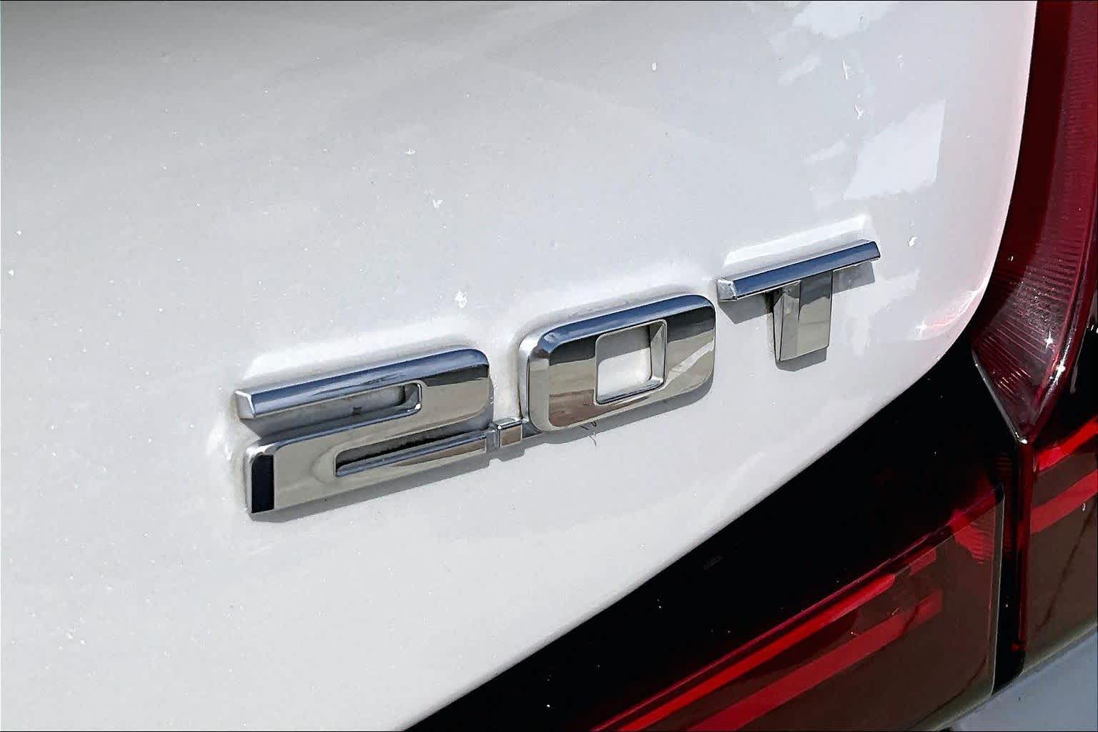 2019 Cadillac XT4 FWD Premium Luxury Crystal White Tricoat at Beck & Masten Kia