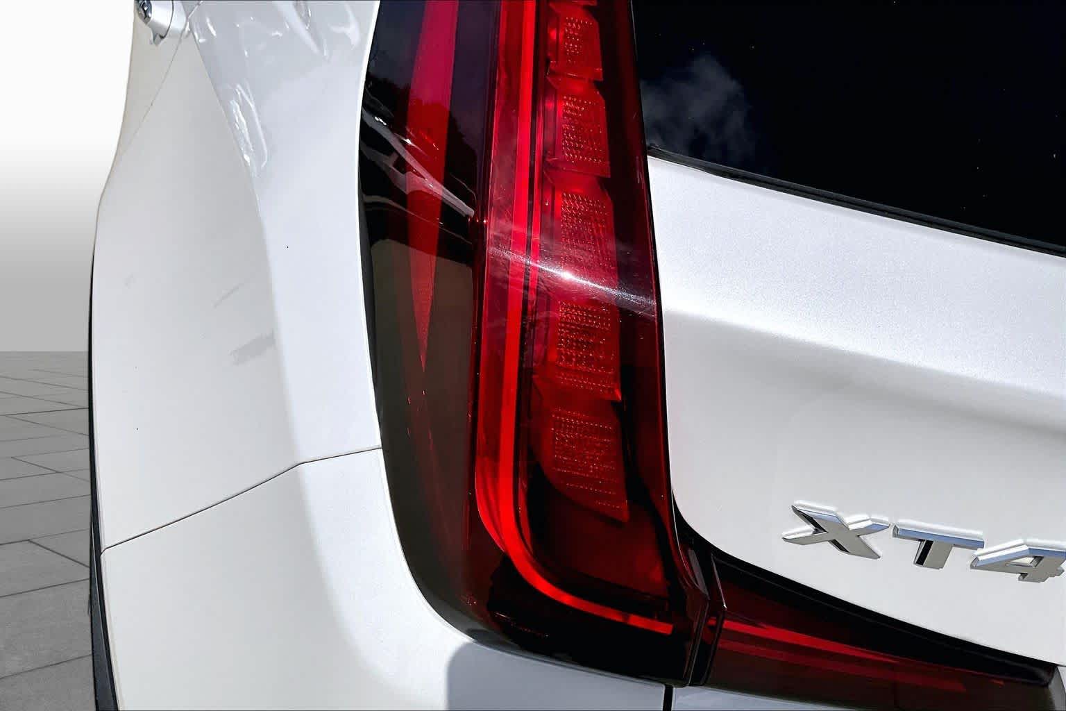2019 Cadillac XT4 FWD Premium Luxury Crystal White Tricoat at Beck & Masten Kia