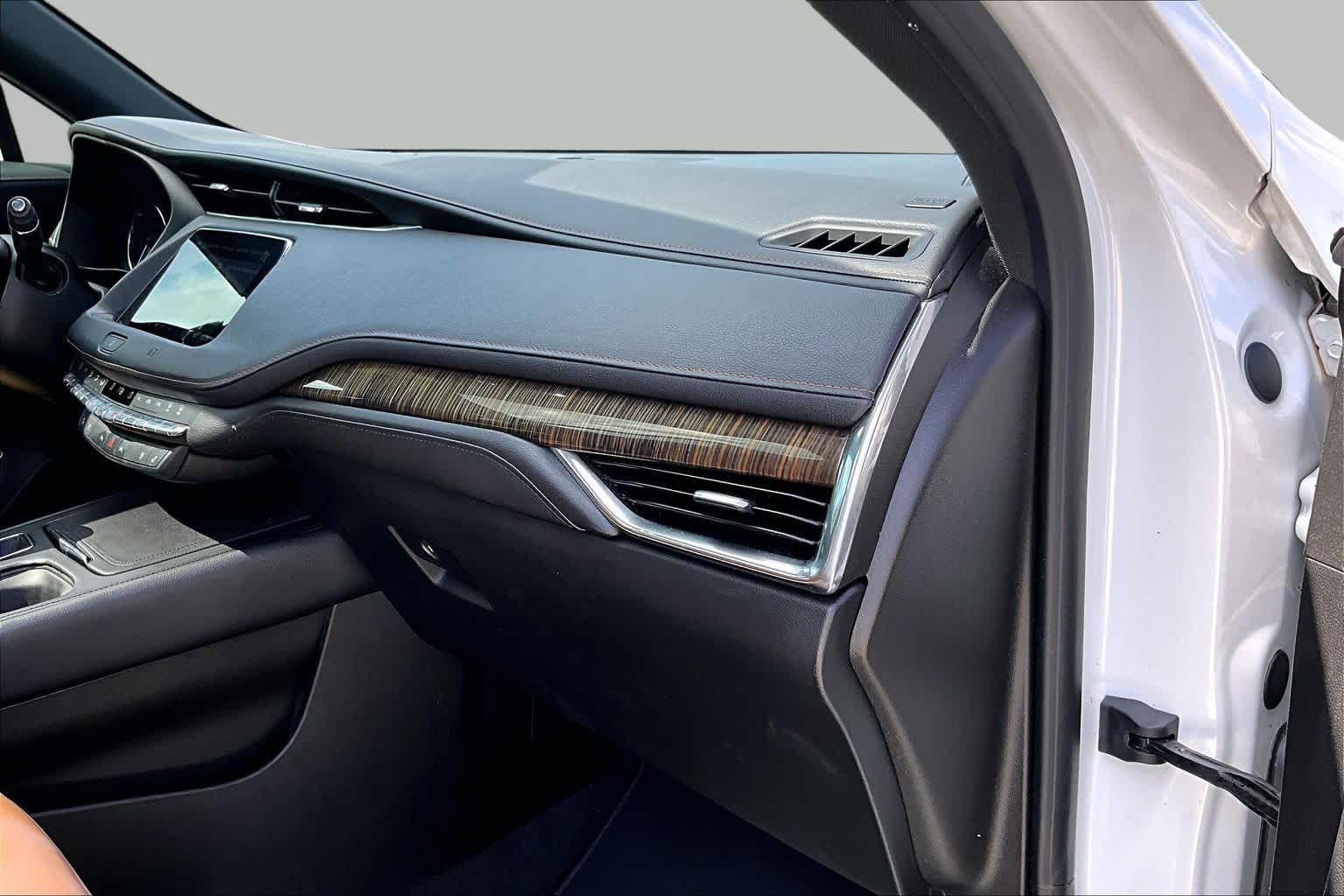 2019 Cadillac XT4 FWD Premium Luxury Crystal White Tricoat at Beck & Masten Kia