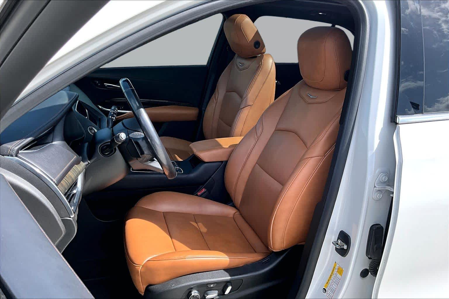 2019 Cadillac XT4 FWD Premium Luxury Crystal White Tricoat at Beck & Masten Kia