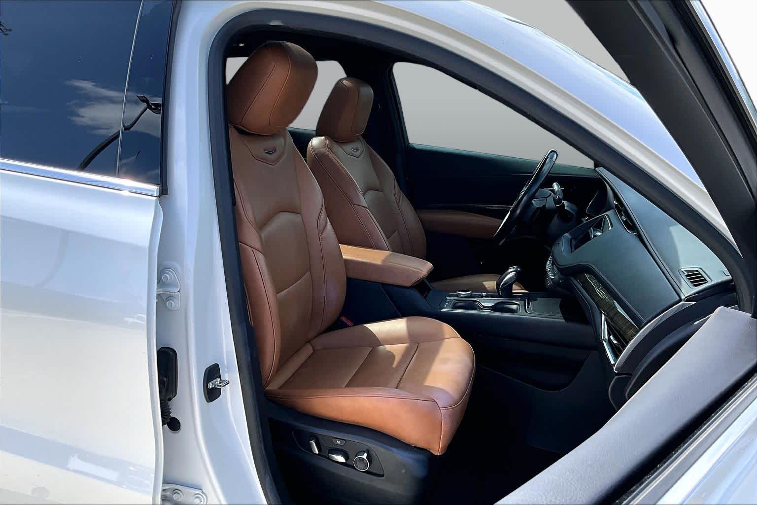 2019 Cadillac XT4 FWD Premium Luxury Crystal White Tricoat at Beck & Masten Kia