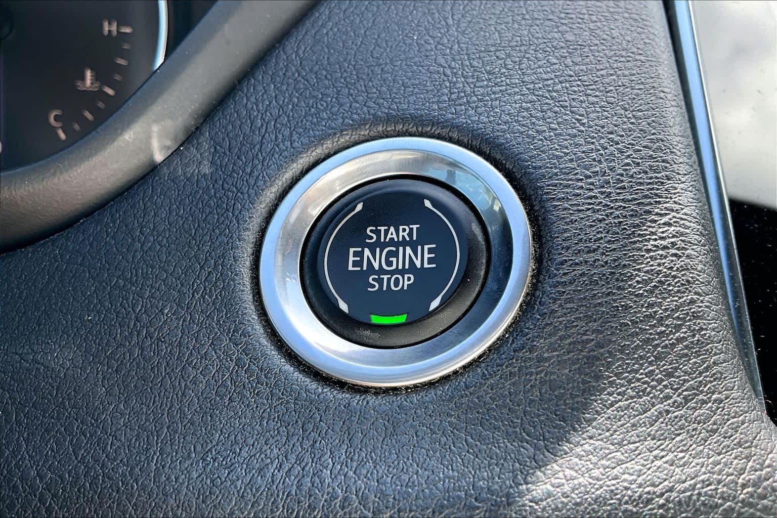2019 Cadillac XT4 FWD Premium Luxury Crystal White Tricoat at Beck & Masten Kia