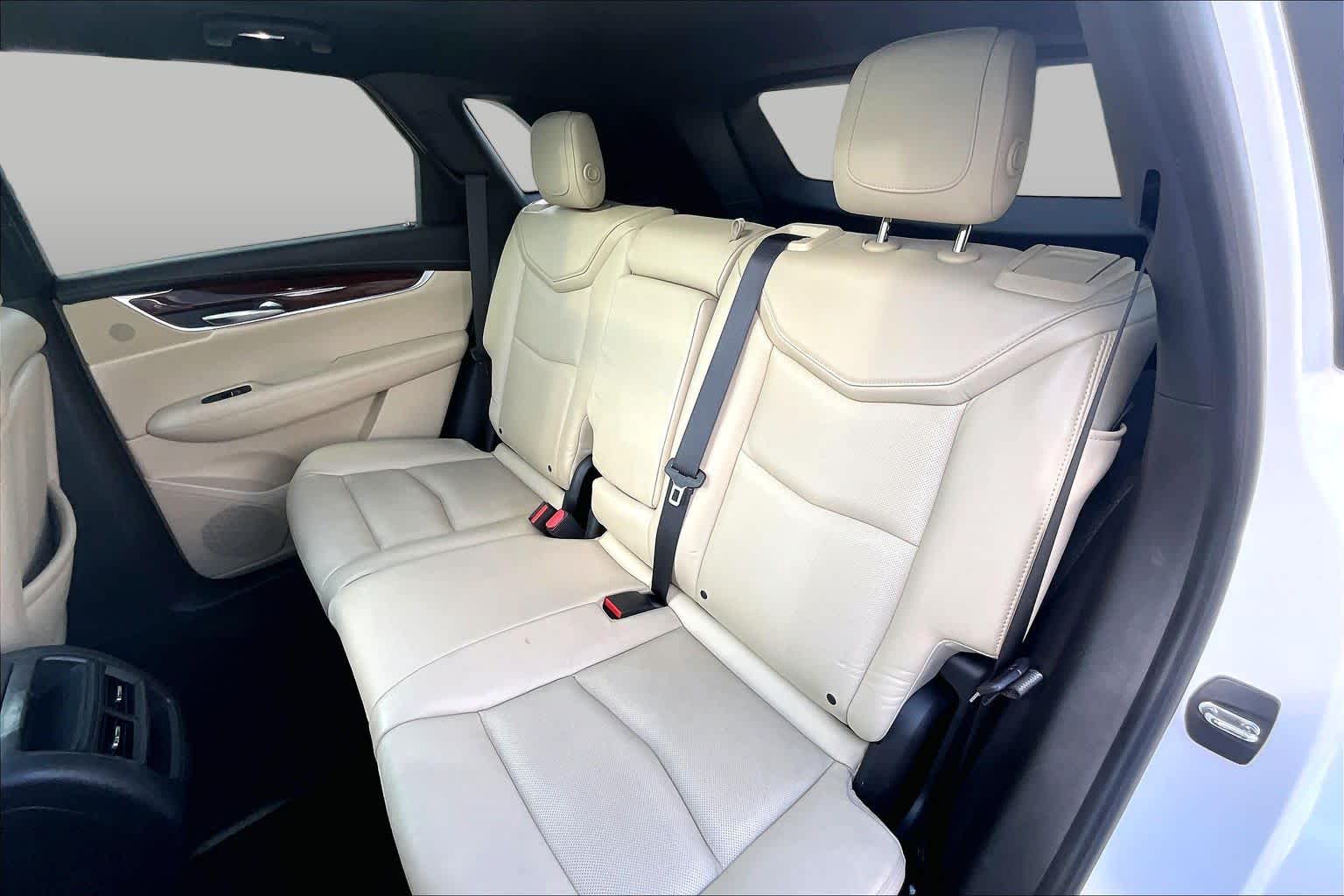 2017 Cadillac XT5 Luxury FWD Crystal White Tricoat at Tomball Ford