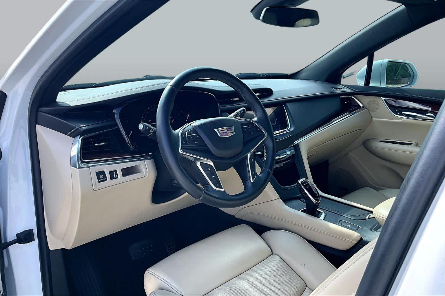 2017 Cadillac XT5 Luxury FWD Crystal White Tricoat at Tomball Ford