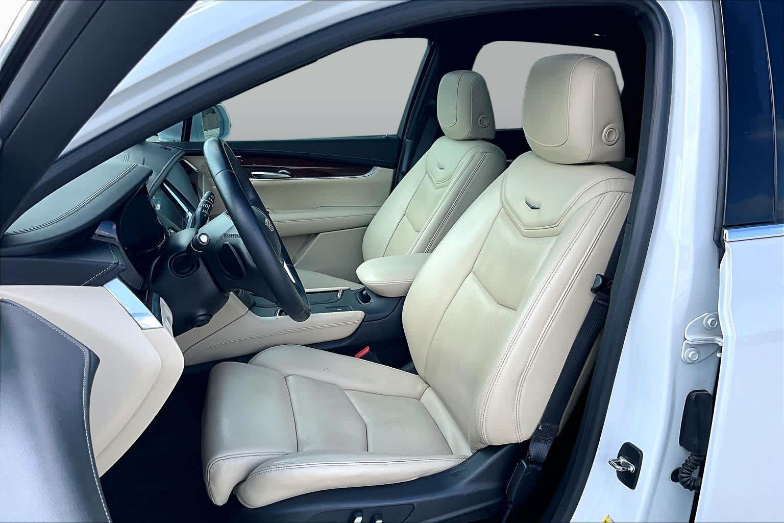2017 Cadillac XT5 Luxury FWD Crystal White Tricoat at Tomball Ford