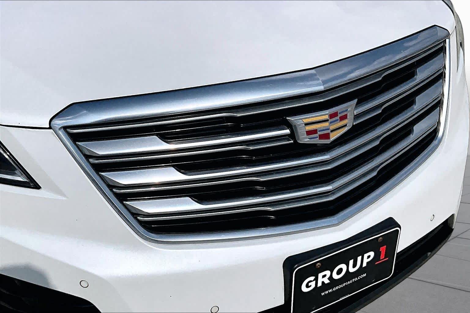 2017 Cadillac XT5 Luxury FWD Crystal White Tricoat at Tomball Ford