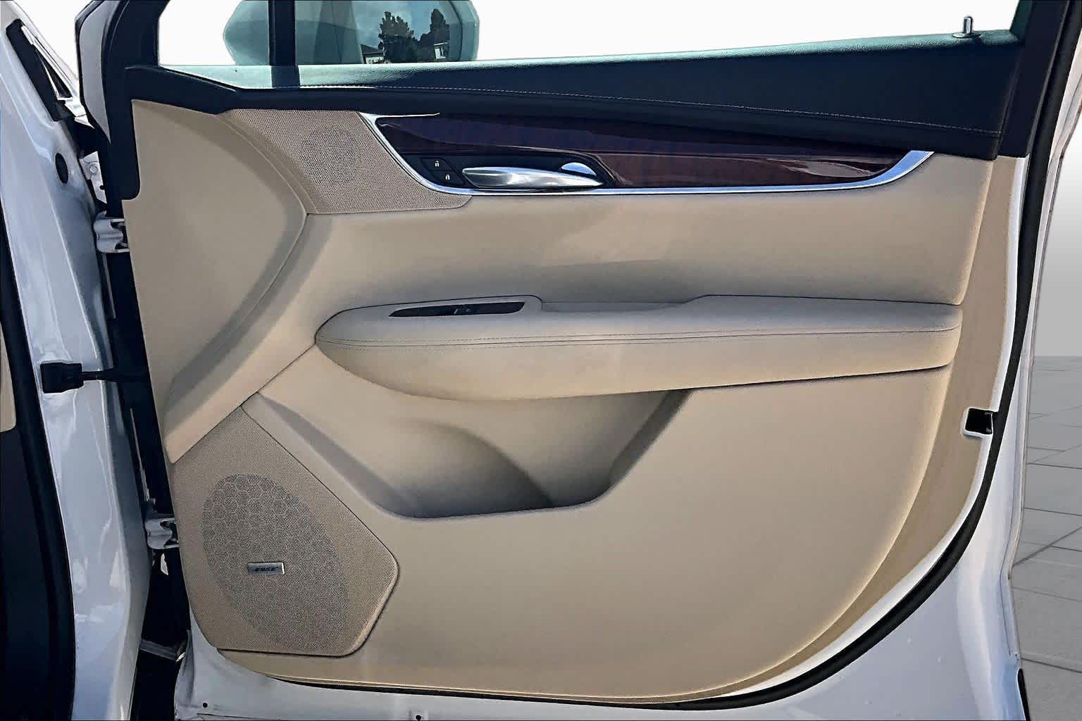 2017 Cadillac XT5 Luxury FWD Crystal White Tricoat at Tomball Ford