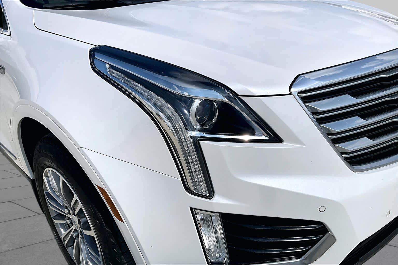 2017 Cadillac XT5 Luxury FWD Crystal White Tricoat at Tomball Ford