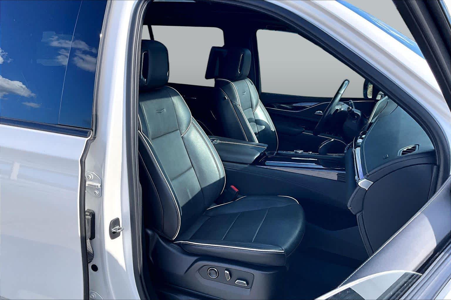 2021 Cadillac Escalade Sport Crystal White Tricoat at Beck & Masten Kia