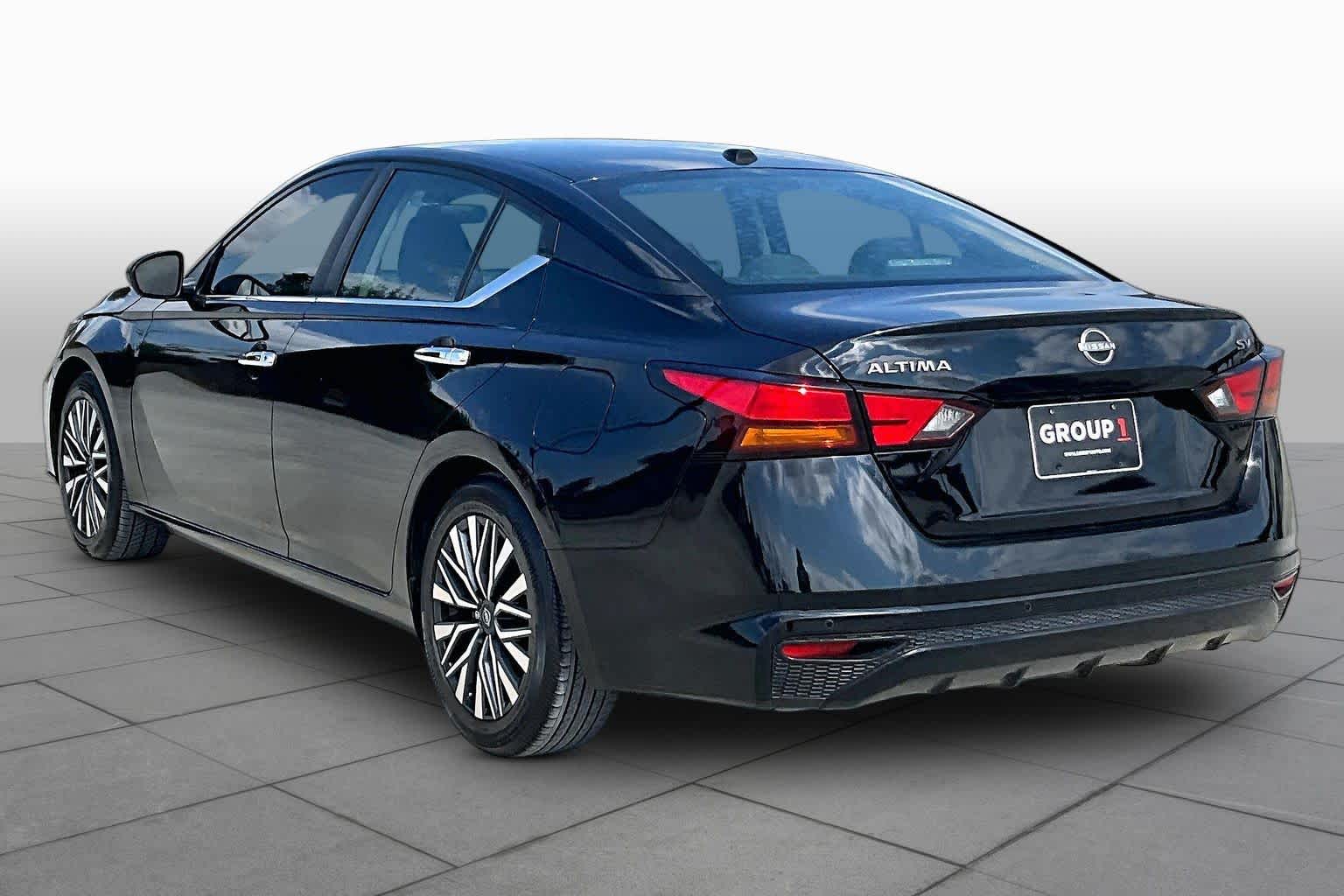 2024 Nissan Altima photo 11 of 32