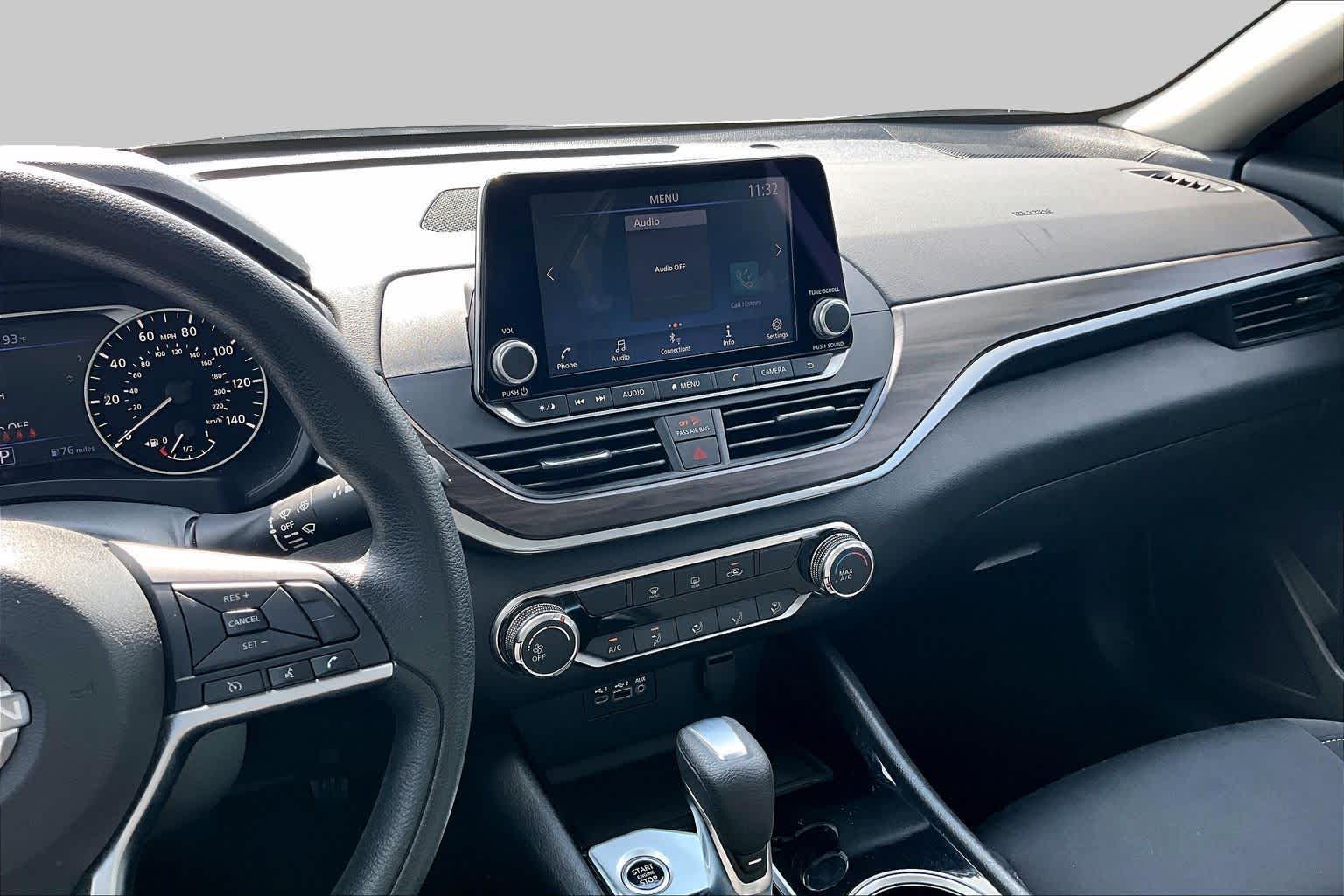2024 Nissan Altima photo 7 of 32