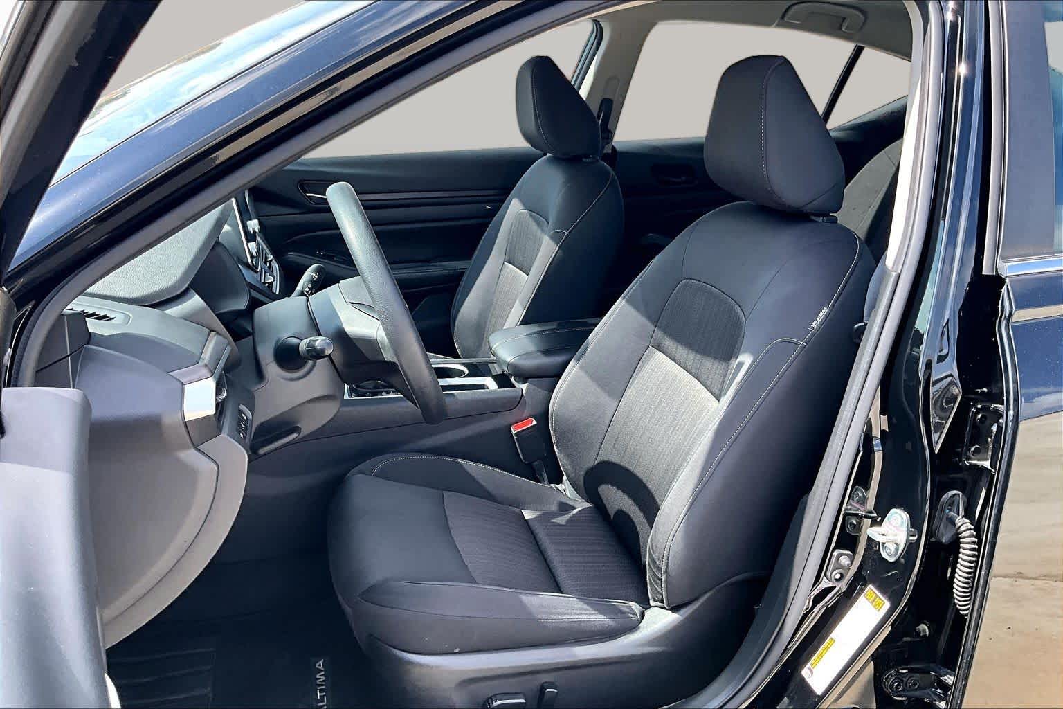 2024 Nissan Altima photo 8 of 32