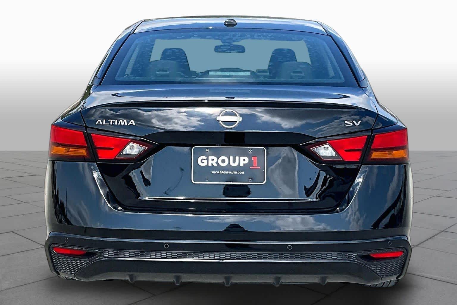 2024 Nissan Altima photo 5 of 32