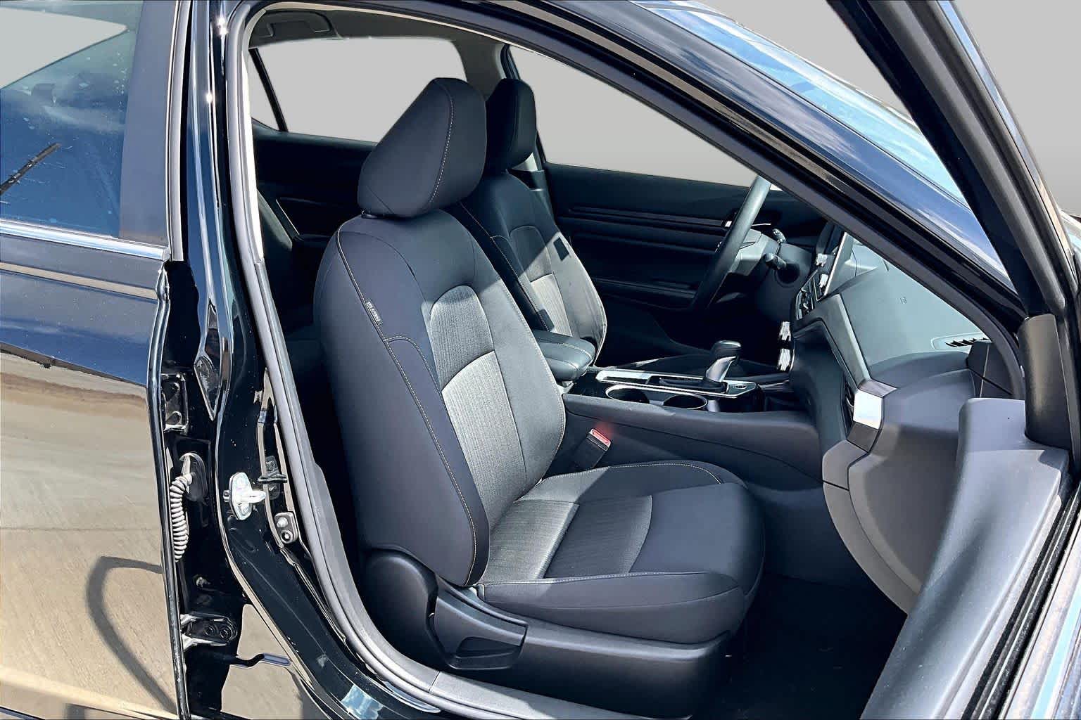 2024 Nissan Altima photo 9 of 32