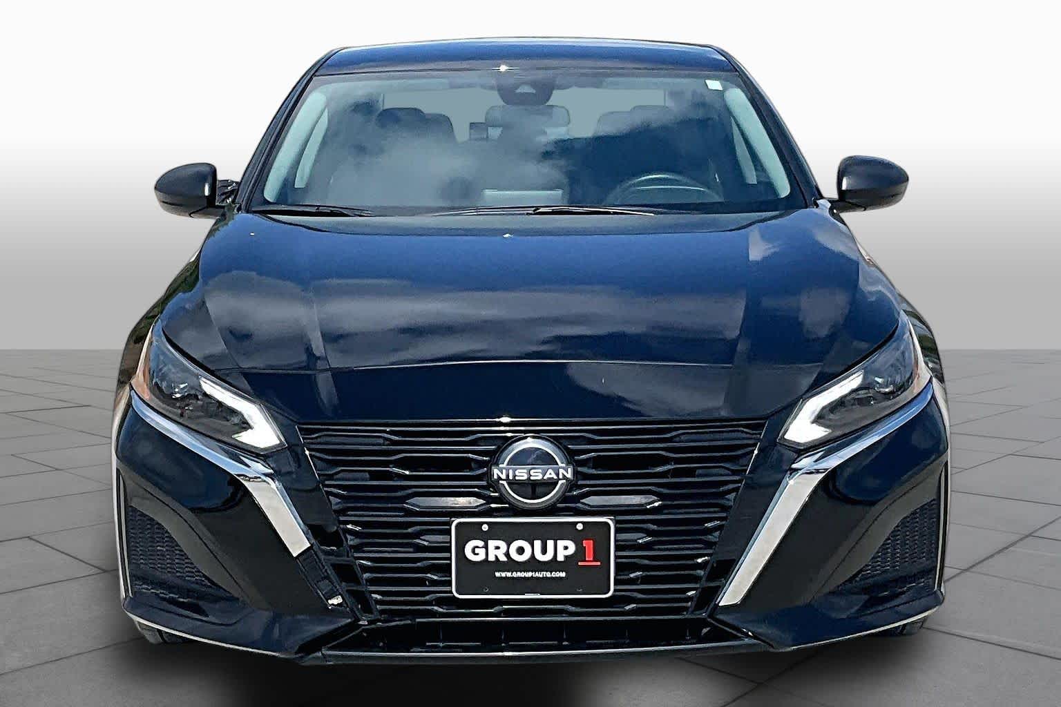 2024 Nissan Altima photo 4 of 32