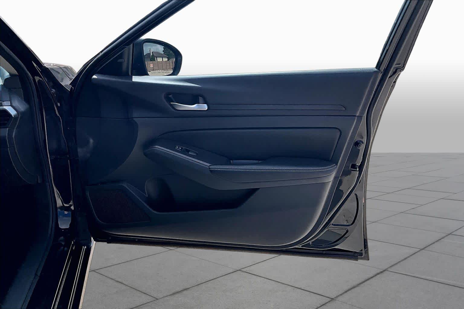 2024 Nissan Altima photo 21 of 32