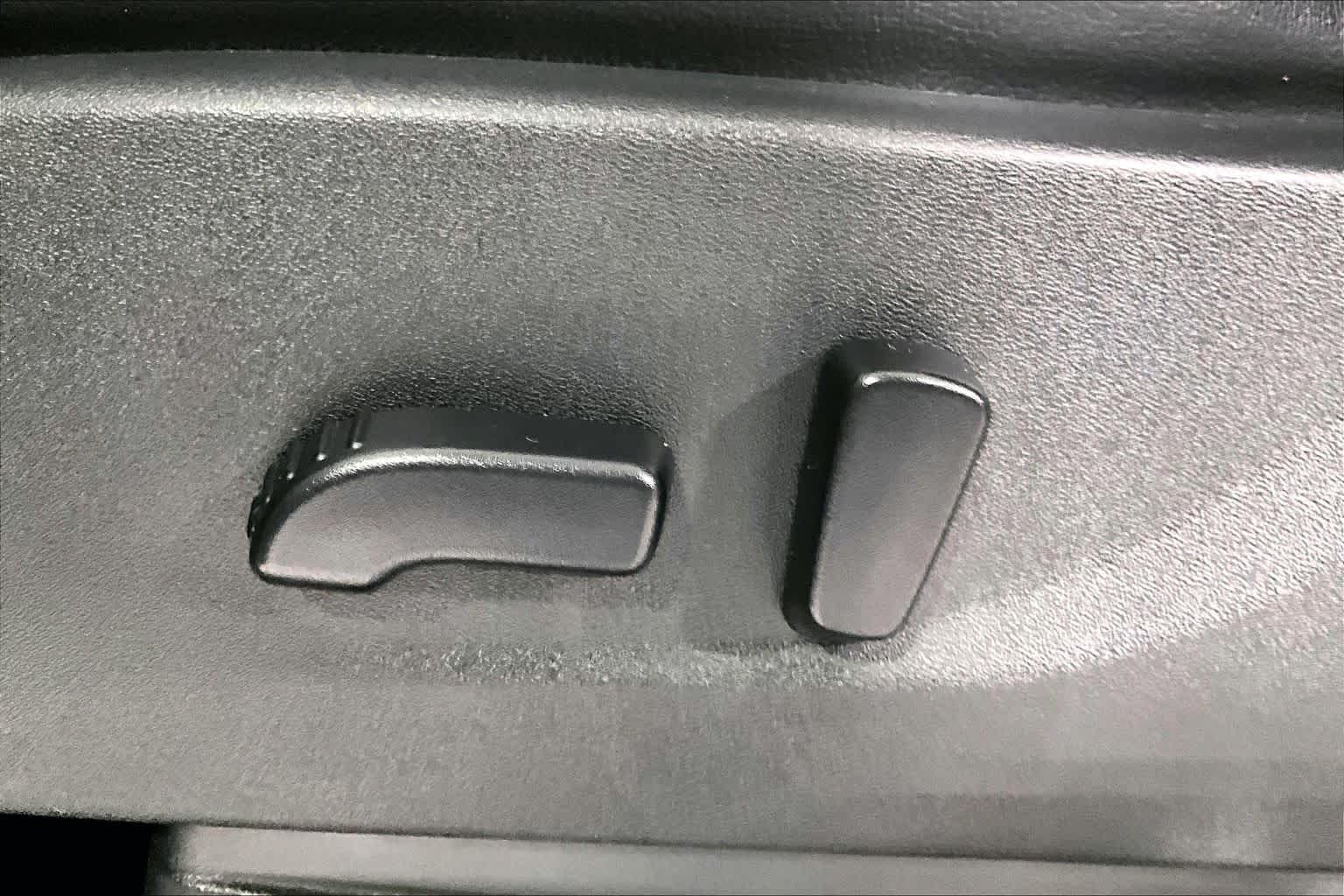2024 Nissan Frontier PRO-4X Glacier White at Beck & Masten Kia