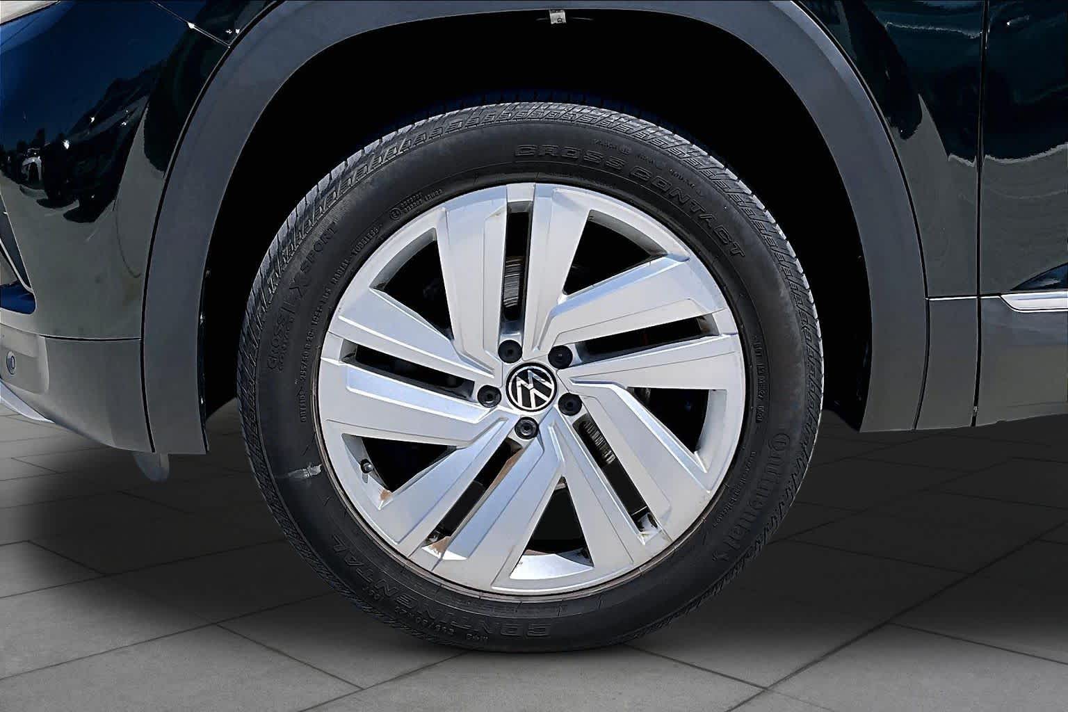 2021 Volkswagen Atlas 3.6L V6 SEL Racing Green at Group 1 Toyota Southwest