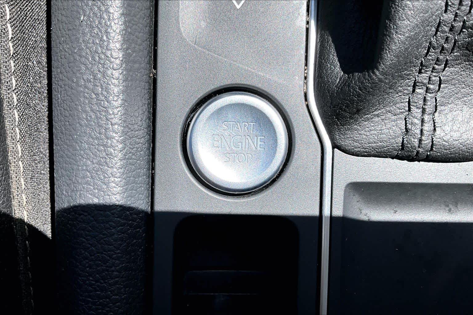 2021 Volkswagen Atlas 3.6L V6 SEL Racing Green at Group 1 Toyota Southwest