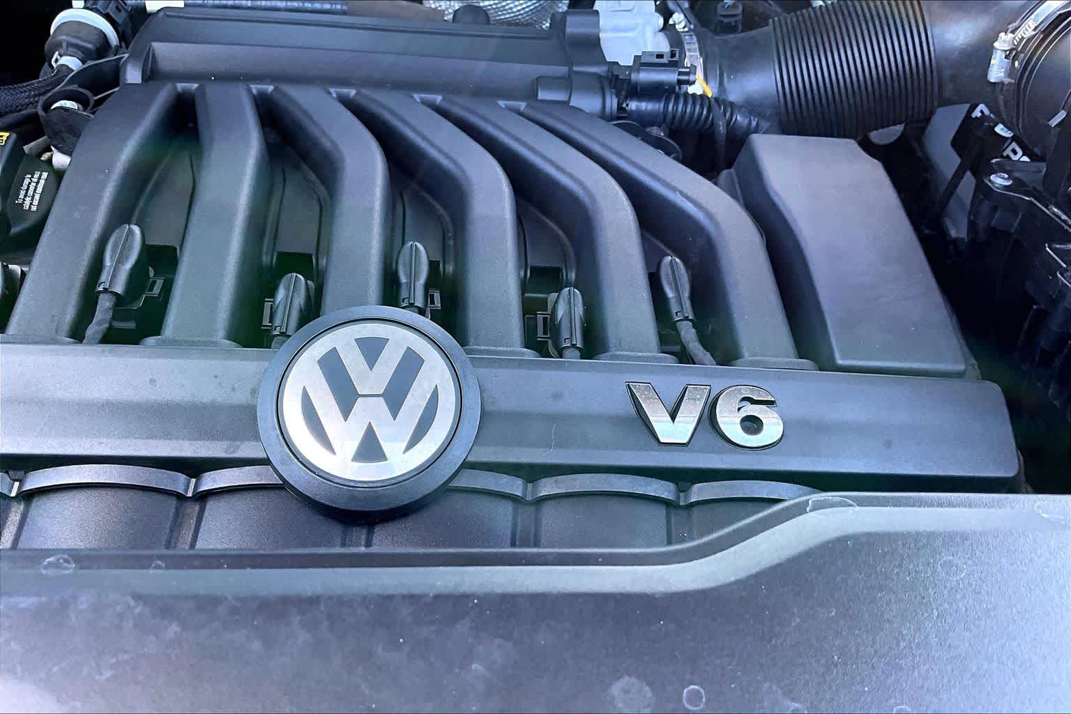 2021 Volkswagen Atlas 3.6L V6 SEL Racing Green at Group 1 Toyota Southwest