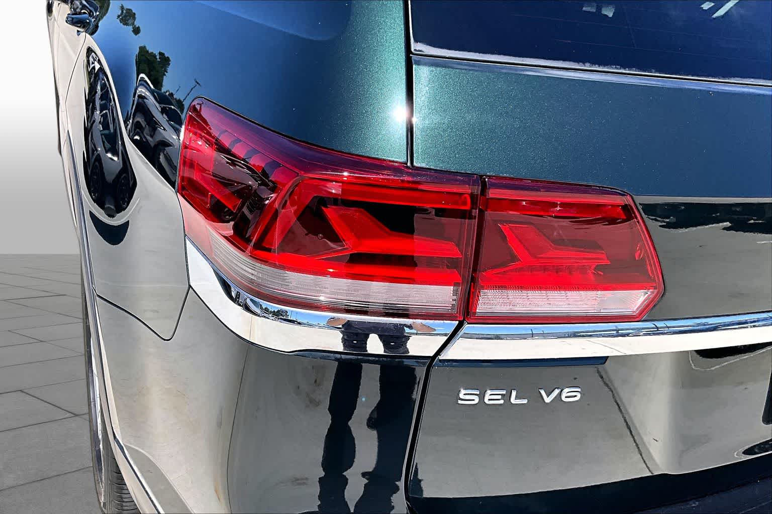 2021 Volkswagen Atlas 3.6L V6 SEL Racing Green at Group 1 Toyota Southwest