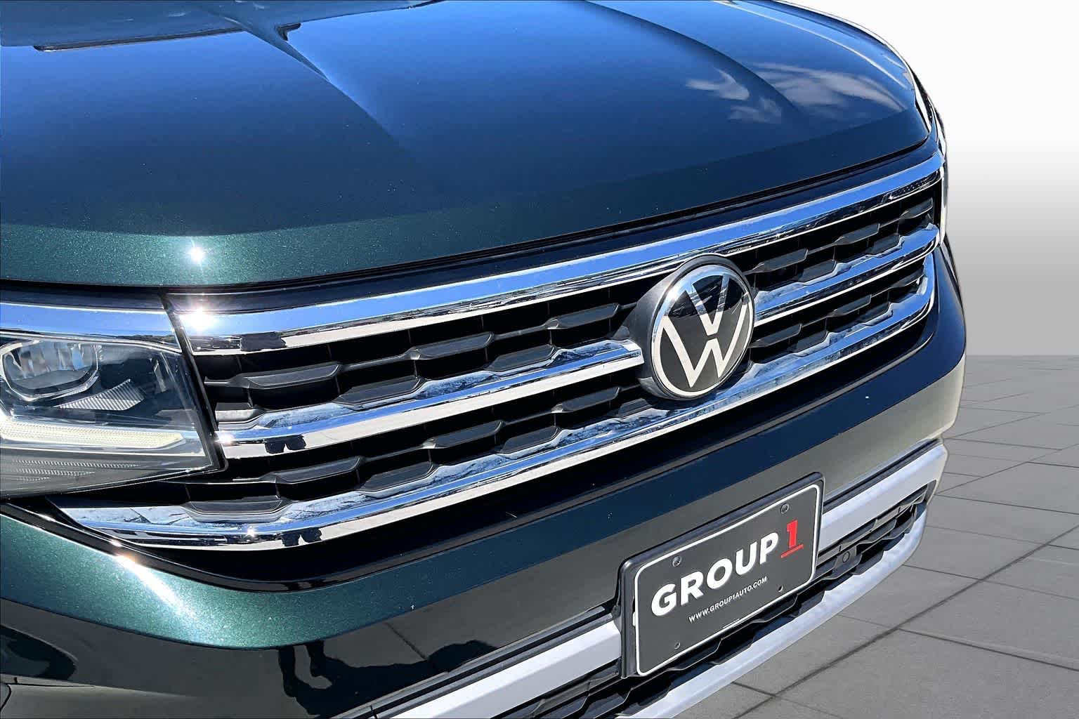 2021 Volkswagen Atlas 3.6L V6 SEL Racing Green at Group 1 Toyota Southwest