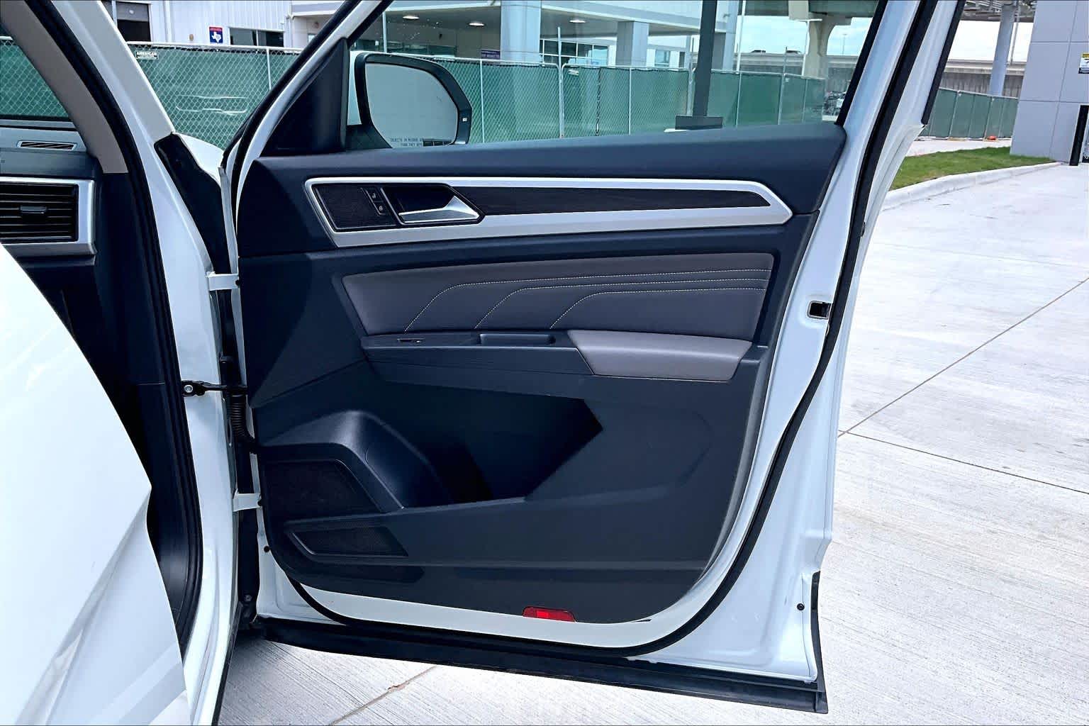 2023 Volkswagen Atlas 2.0T SE w/Technology Pure White at AutoNation Toyota Gulf Fwy