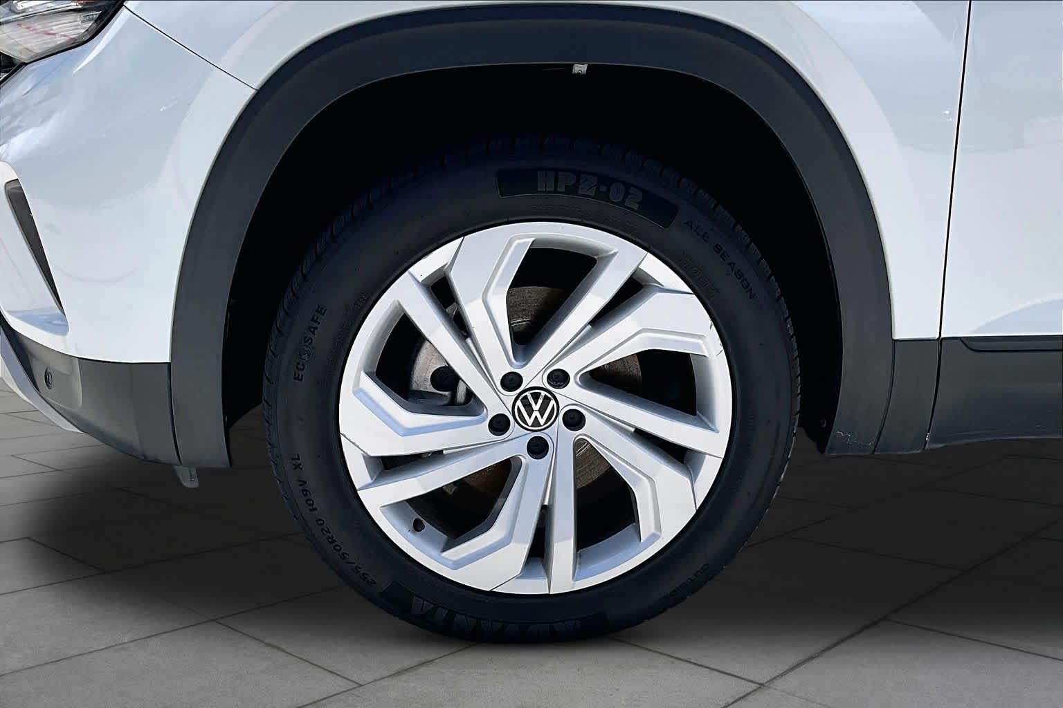 2023 Volkswagen Atlas 2.0T SE w/Technology Pure White at AutoNation Toyota Gulf Fwy