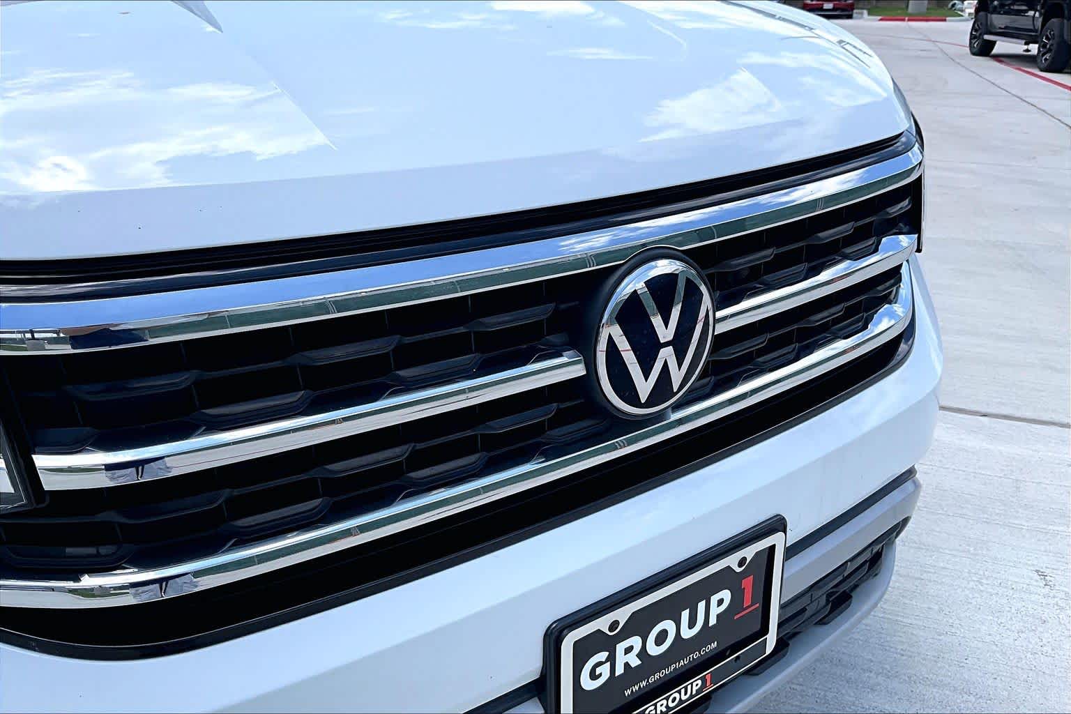 2023 Volkswagen Atlas 2.0T SE w/Technology Pure White at AutoNation Toyota Gulf Fwy