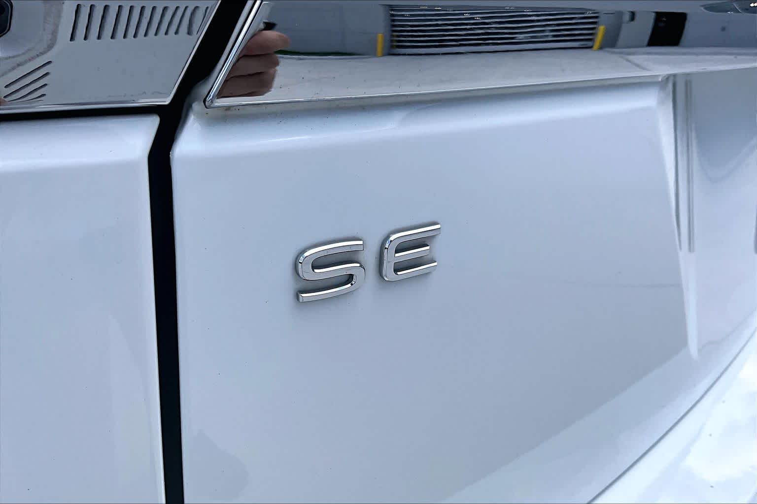 2023 Volkswagen Atlas 2.0T SE w/Technology Pure White at AutoNation Toyota Gulf Fwy