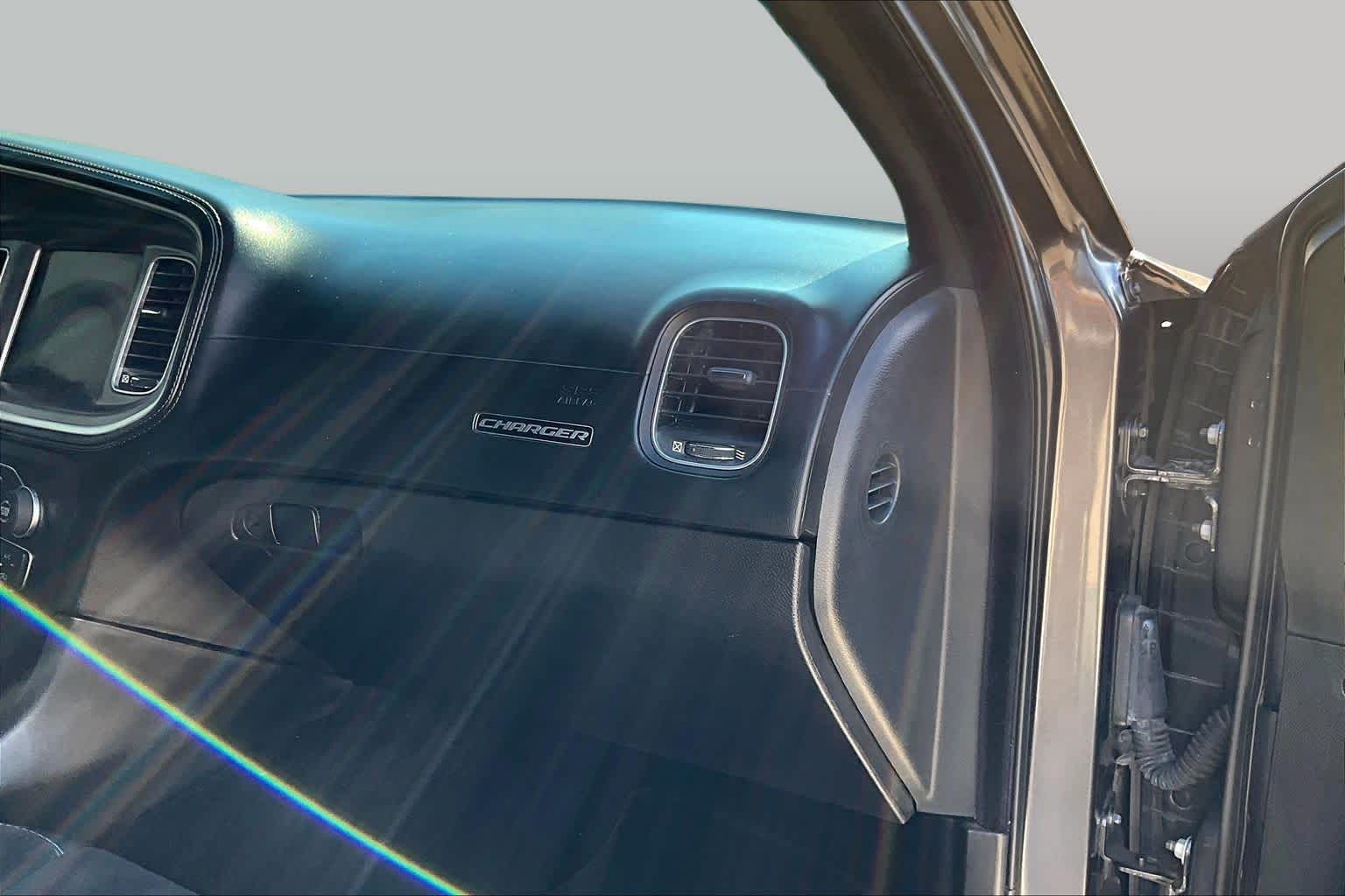 2019 Dodge Charger photo 17 of 33