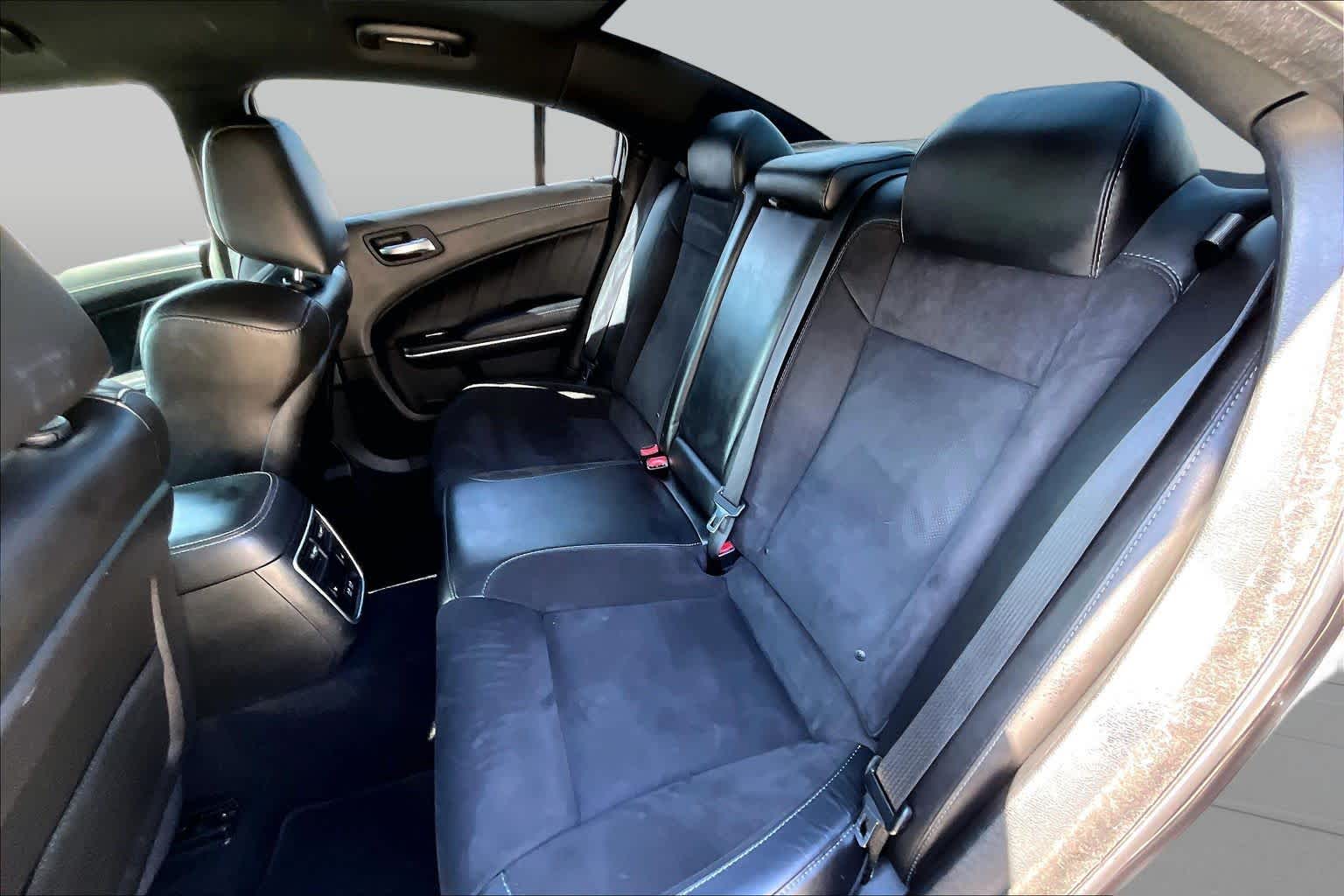 2019 Dodge Charger photo 18 of 33