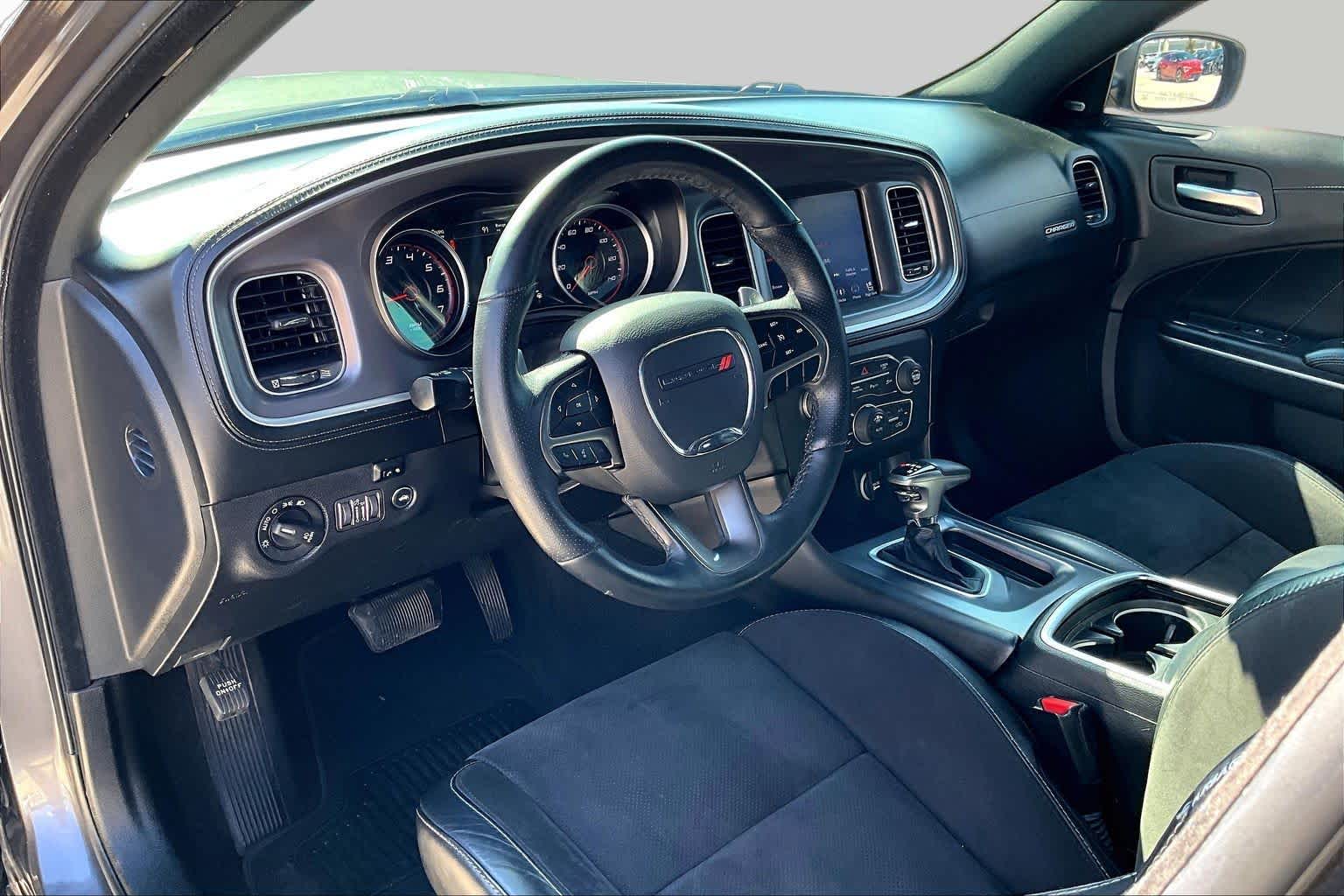 2019 Dodge Charger photo 16 of 33